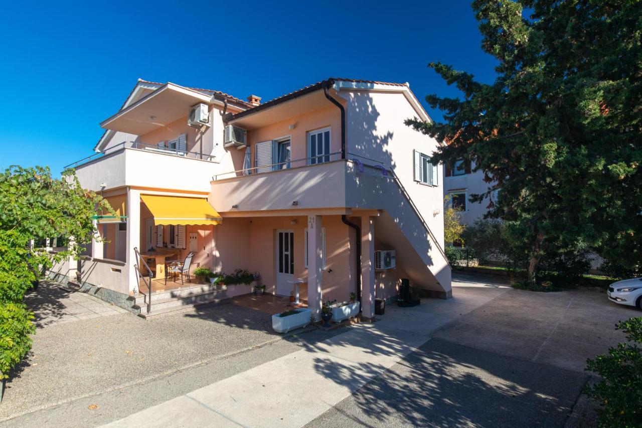 1-Bedroom Apartment In Krk - Steps From The Beach! Krk Town Kültér fotó